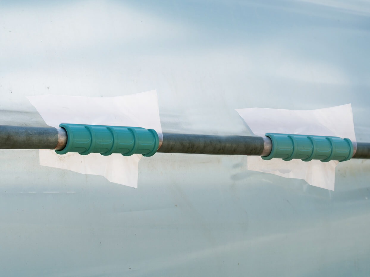 PROTECTIE PENTRU FIXAREA CU CLIPS A FOLIEI